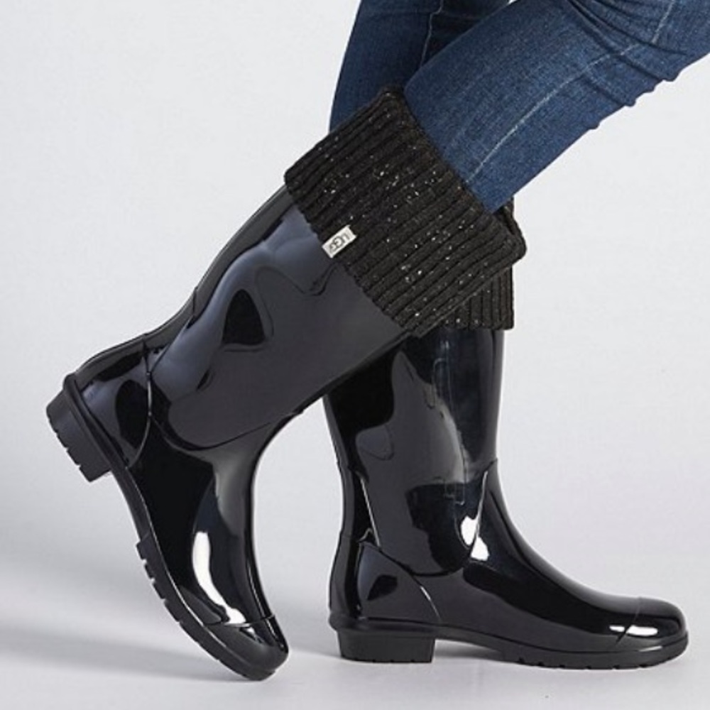 BRAND NEW UGG SHAYN RAIN BOOT. worn 2x